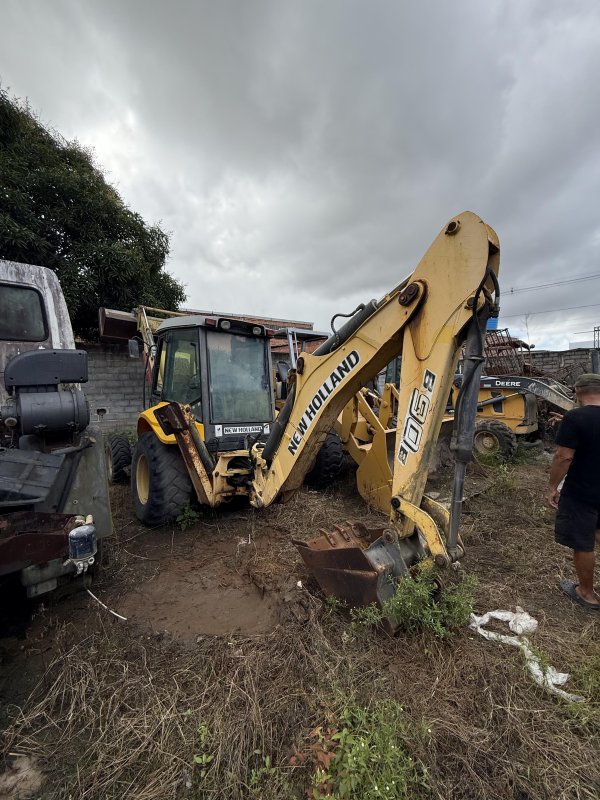 Foto de RETROESCAVADEIRA NEW HOLLAND B90B 4X4, CABINADA, ANO 2015.