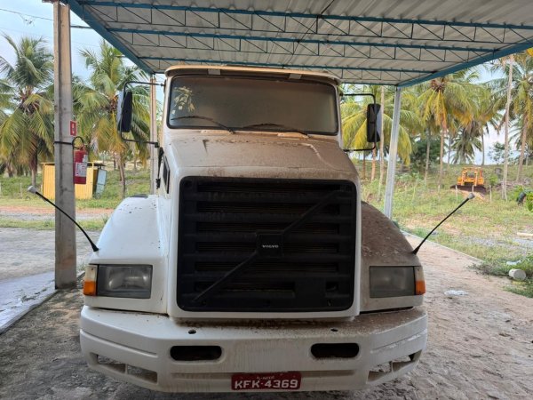Foto de CAMINHAO TRATOR VOLVO/N10, ANO/MOD 1991/1991, COR BRANCA, COMBUSTIVEL DIESEL, PLACA KFK4369, RENAVAM 00189552956, CHASSI 9BVN2B2A0ME628856.