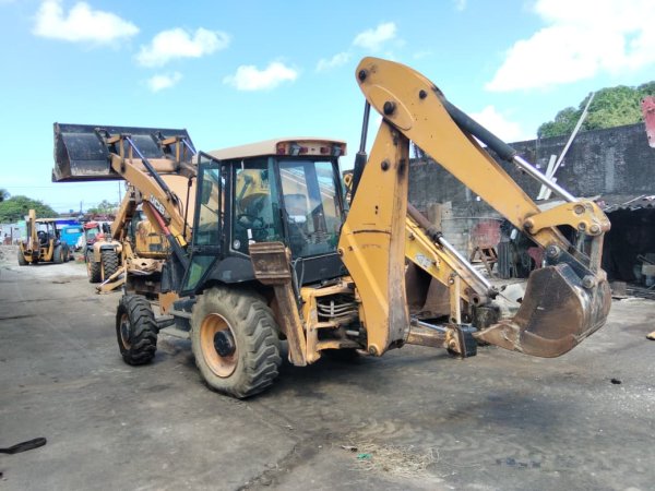 RETROESCAVADEIRA JCB 3C PLUS, ANO 2013
