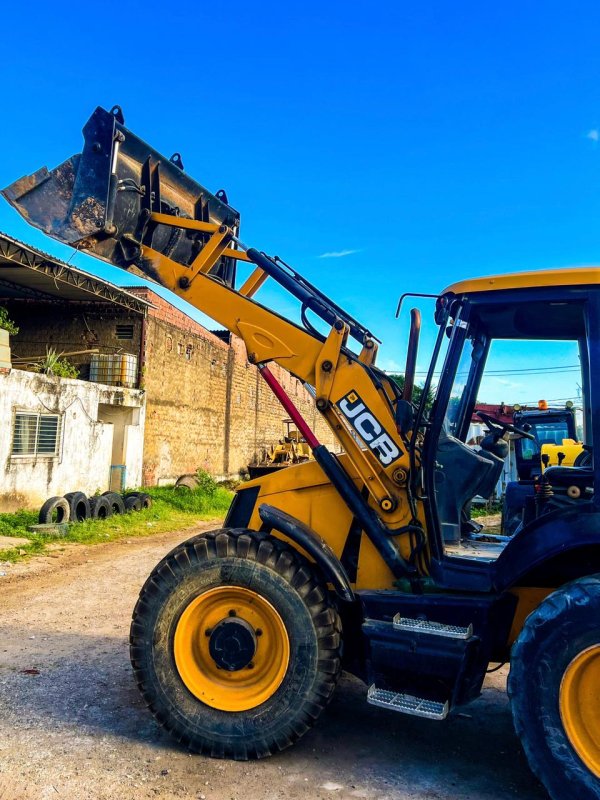 RETROESCAVADEIRA JCB 4CX 4X4, ANO 2011