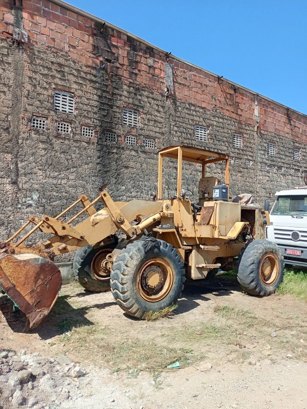 PÁ MECÂNICA CATERPILLAR 4X4, ANO S/INFO